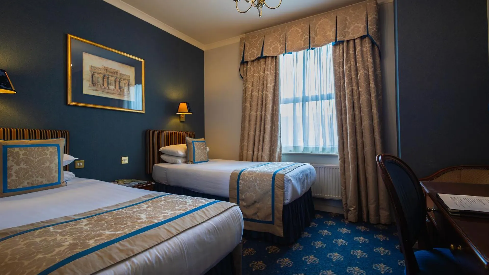 Staying in Holland Park: 4 Business Hotels Compared