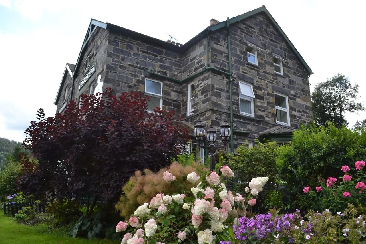 4 Top-Rated 4-Star Hotels Near Swallow Falls for Easy Access