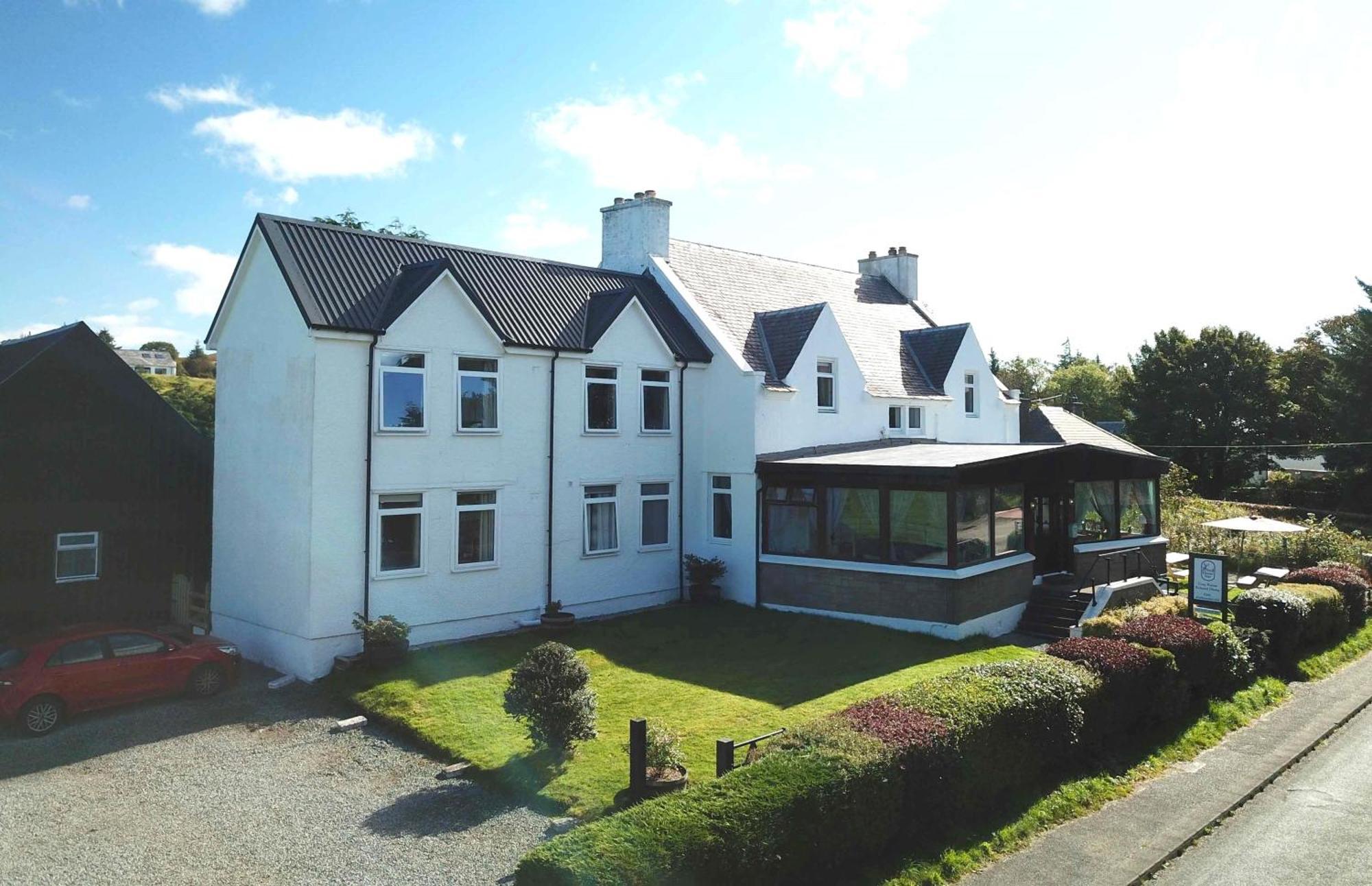 4 Romantic Hotels in Hebrides That Stand Out